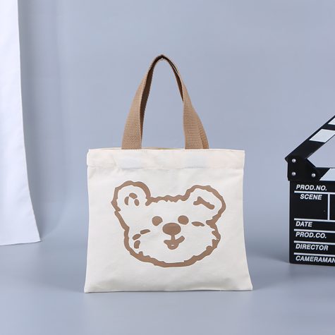 cute-bear-print-canvas-handbag
