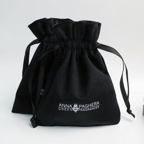 black-velvet-anna-paghera-fragrance-pouches