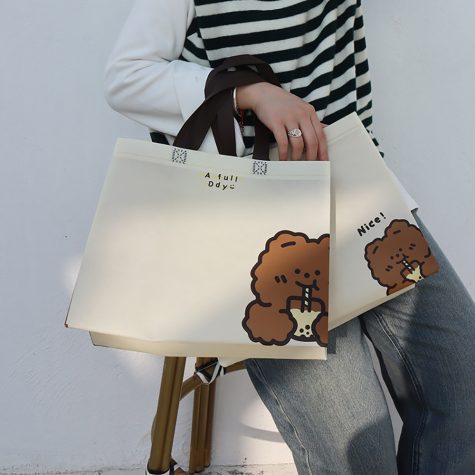 carrying-multiple-laminated-non-woven-takeout-bags