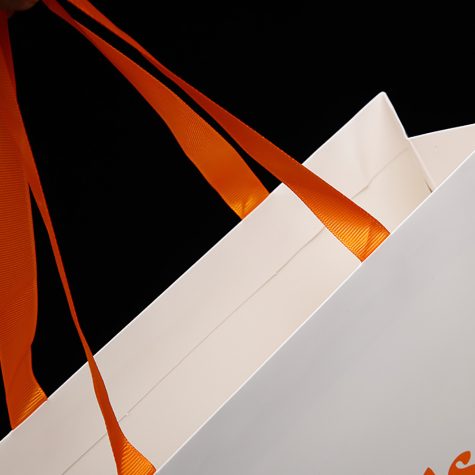 close-up-ribbon-handle-white-gift-bags