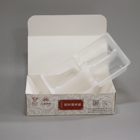 open-boxes-cookies-with-plastic-tray